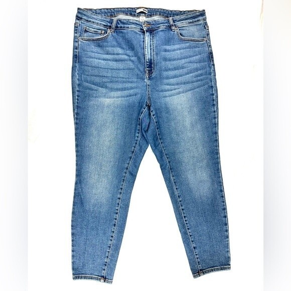 Fashion Nova Medium Wash Skinny Leg Jeans Plus Sz 20 - Picture 1 of 12
